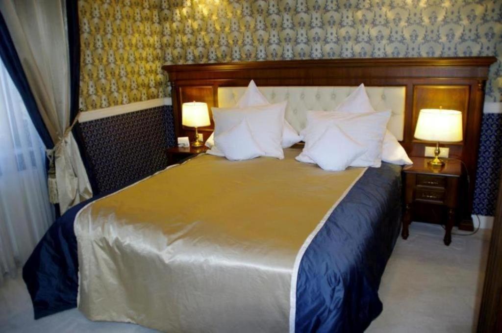 Hotel Angelo D'Oro بلوييست المظهر الخارجي الصورة