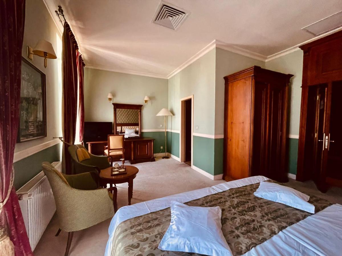 Hotel Angelo D'Oro بلوييست المظهر الخارجي الصورة