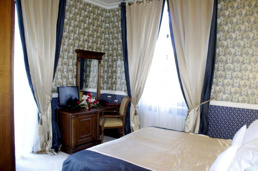 Hotel Angelo D'Oro بلوييست المظهر الخارجي الصورة